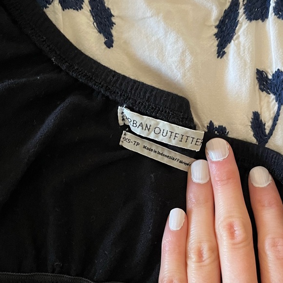 One shoulder Urban Outfitters blouse - Picture 2 of 2